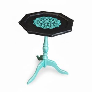 Peppermint and Black Wine Table